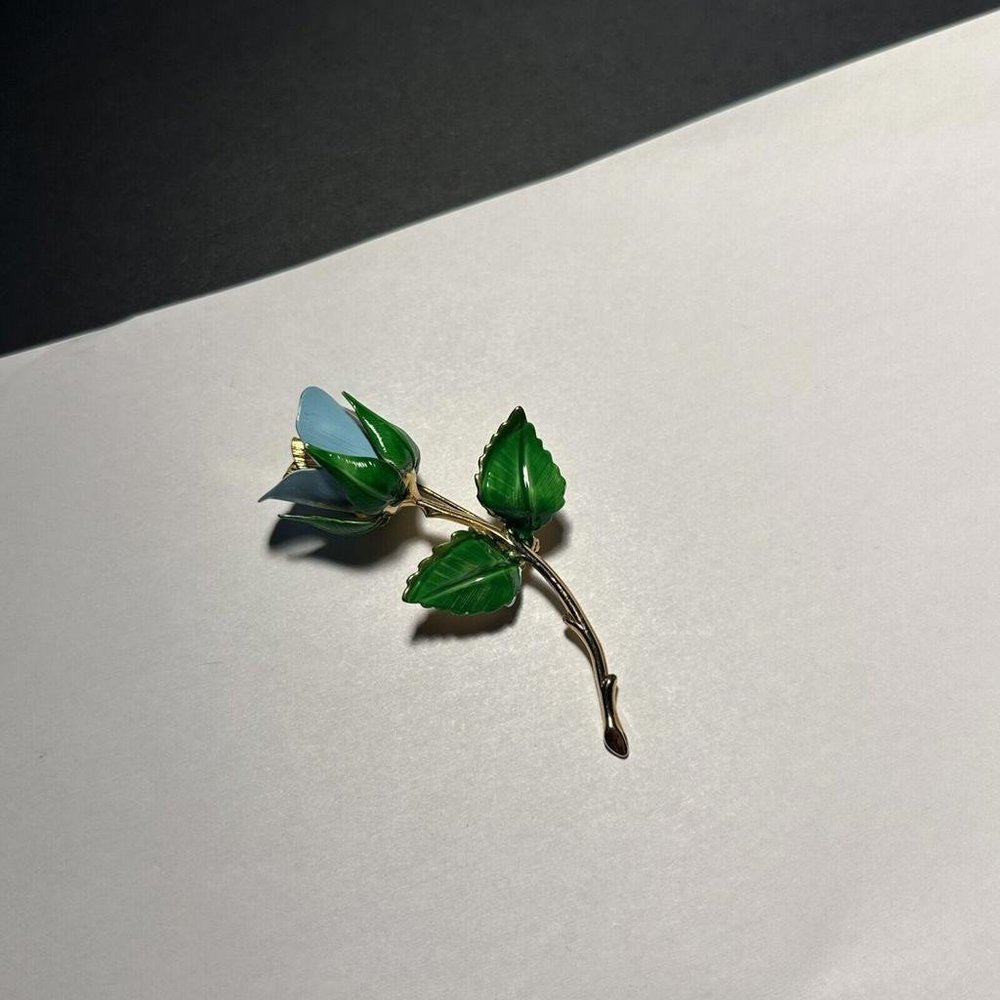 Signed Giovanni Gold Tone / Green / Blue Rose Brooch Pin
